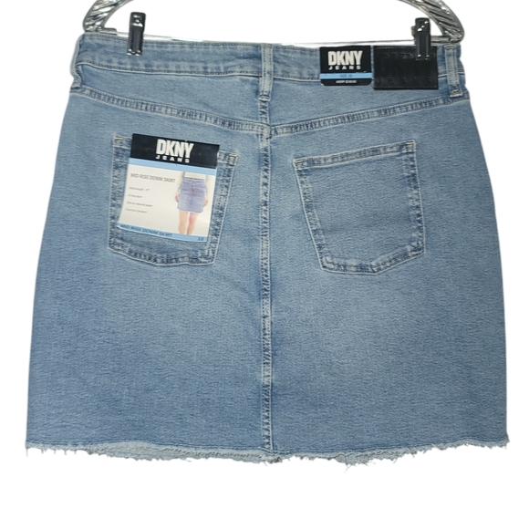 💖NWT Woman Size 10 DKNY Denim Skirt 💖 - Picture 7 of 8